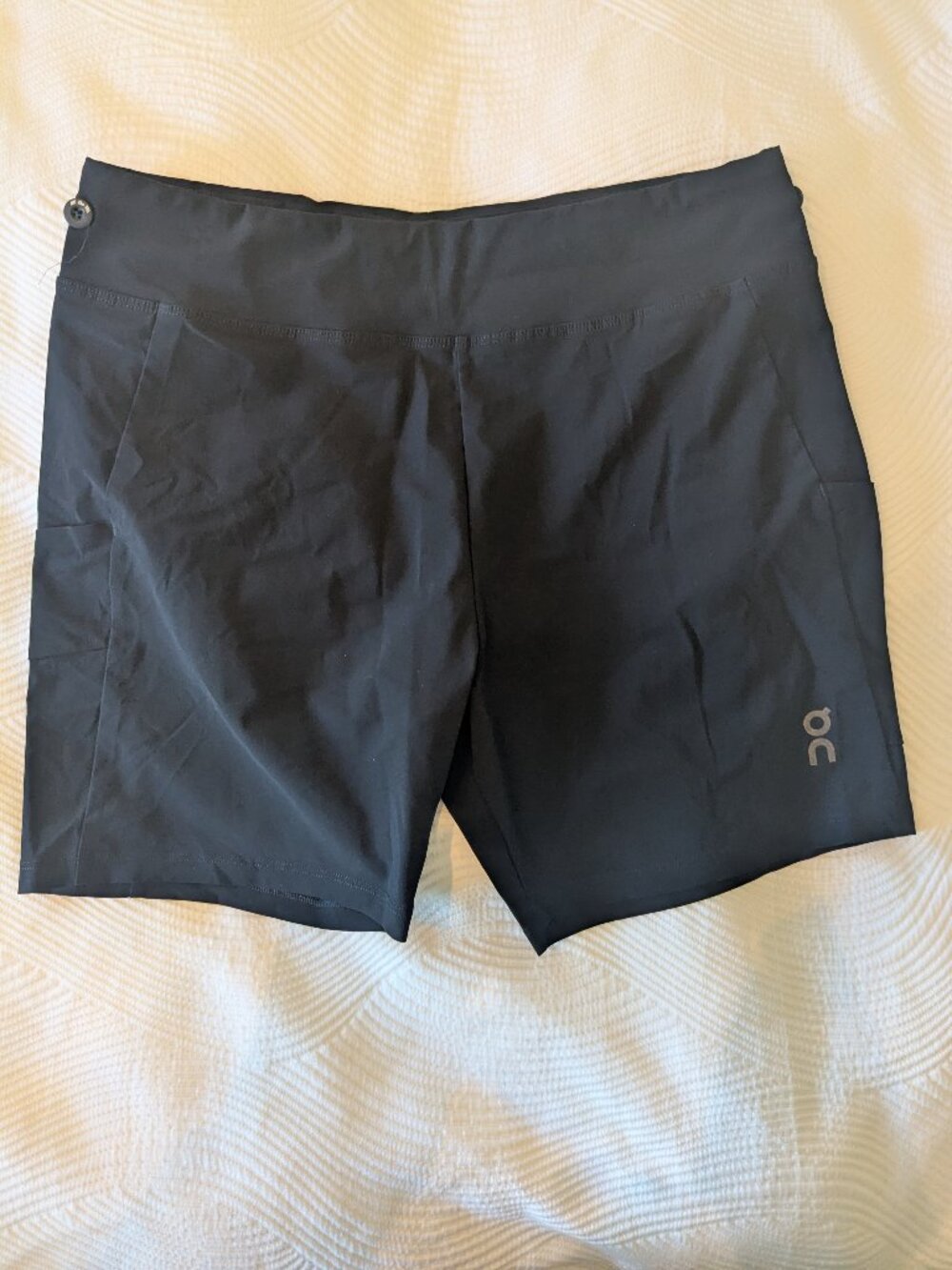 On “Run on Clouds” Hybrid Running Shorts – Men’s L